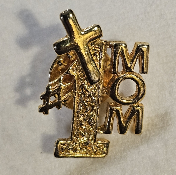 Jewelry - #1 Mom Lapel Pin